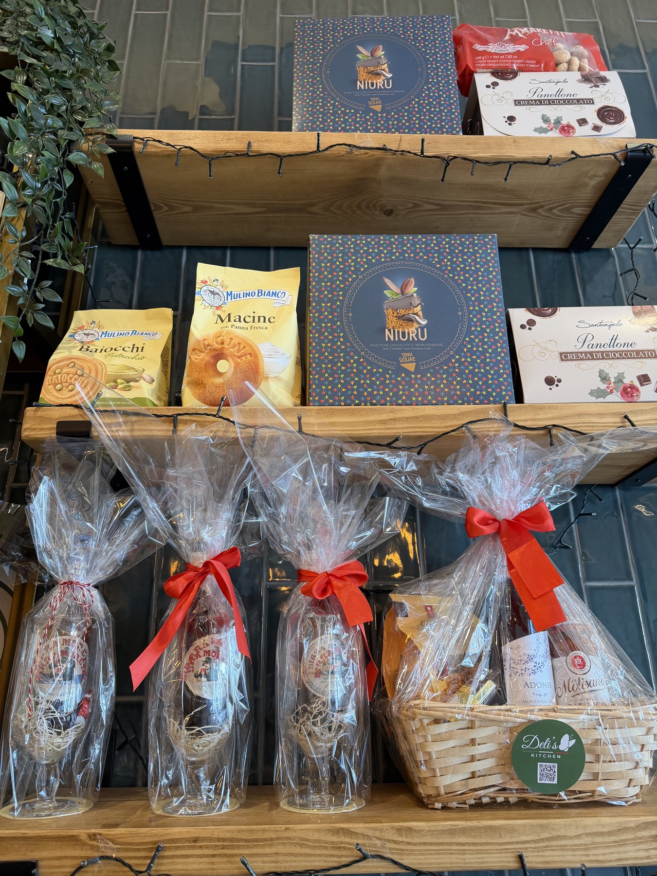 Italian gift hampers, panettone and sweets at Deli's Kitchen